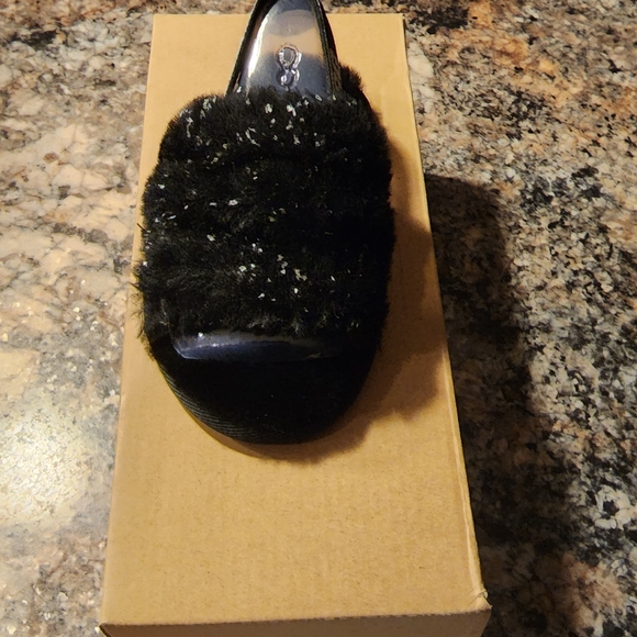 Infant Ugg T Fluff Sandals, Size 8 Toddler - Picture 4 of 7